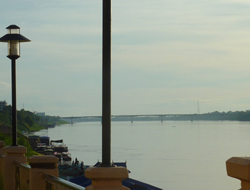 タイラオス友好橋