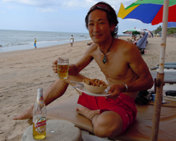 ビーチで乾杯